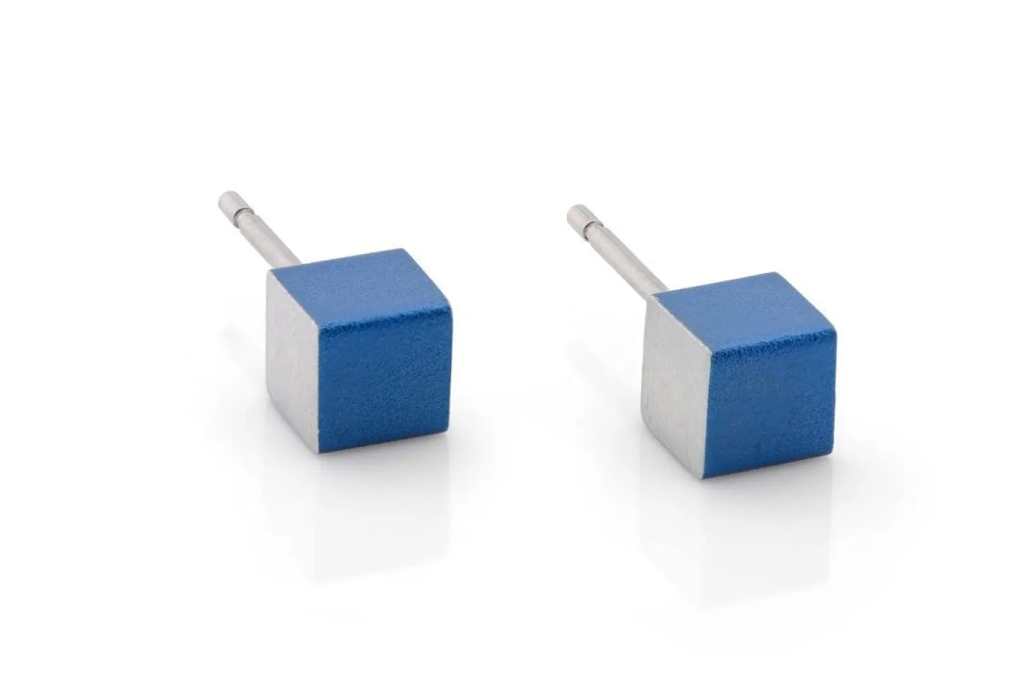 oorbellen_kiki_blauw__ob_0.webp Oorbellen KIKI Blauw | O28B