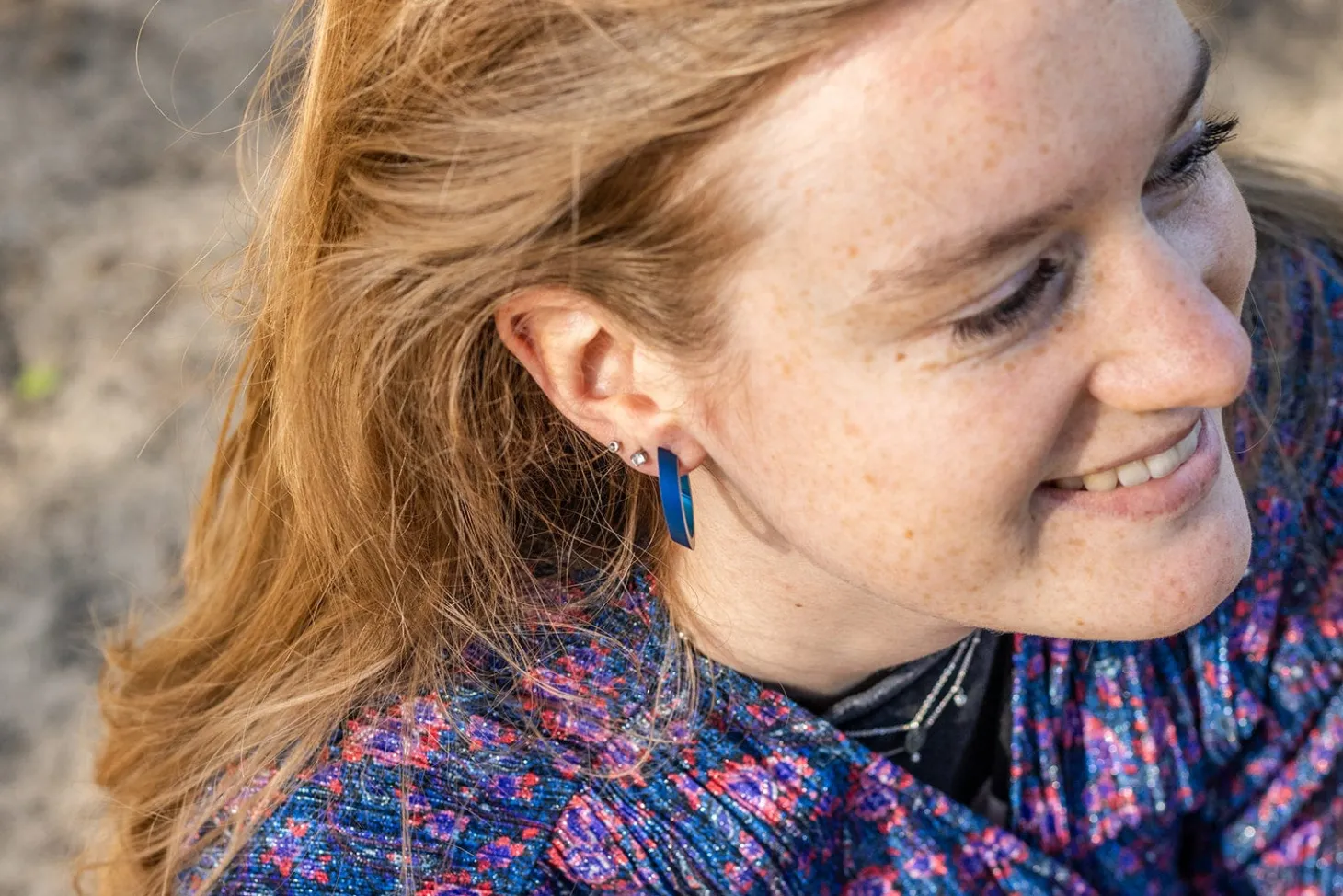 oorbellen_olivia_blauw__o_2.webp Oorbellen OLIVIA Blauw | O21B